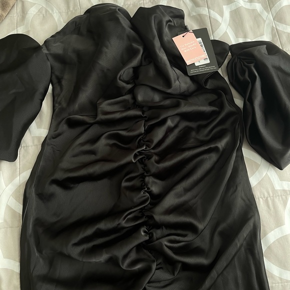 PrettyLittleThing Black Satin Puff Sleeve Ruched Mini Dress - Picture 5 of 5